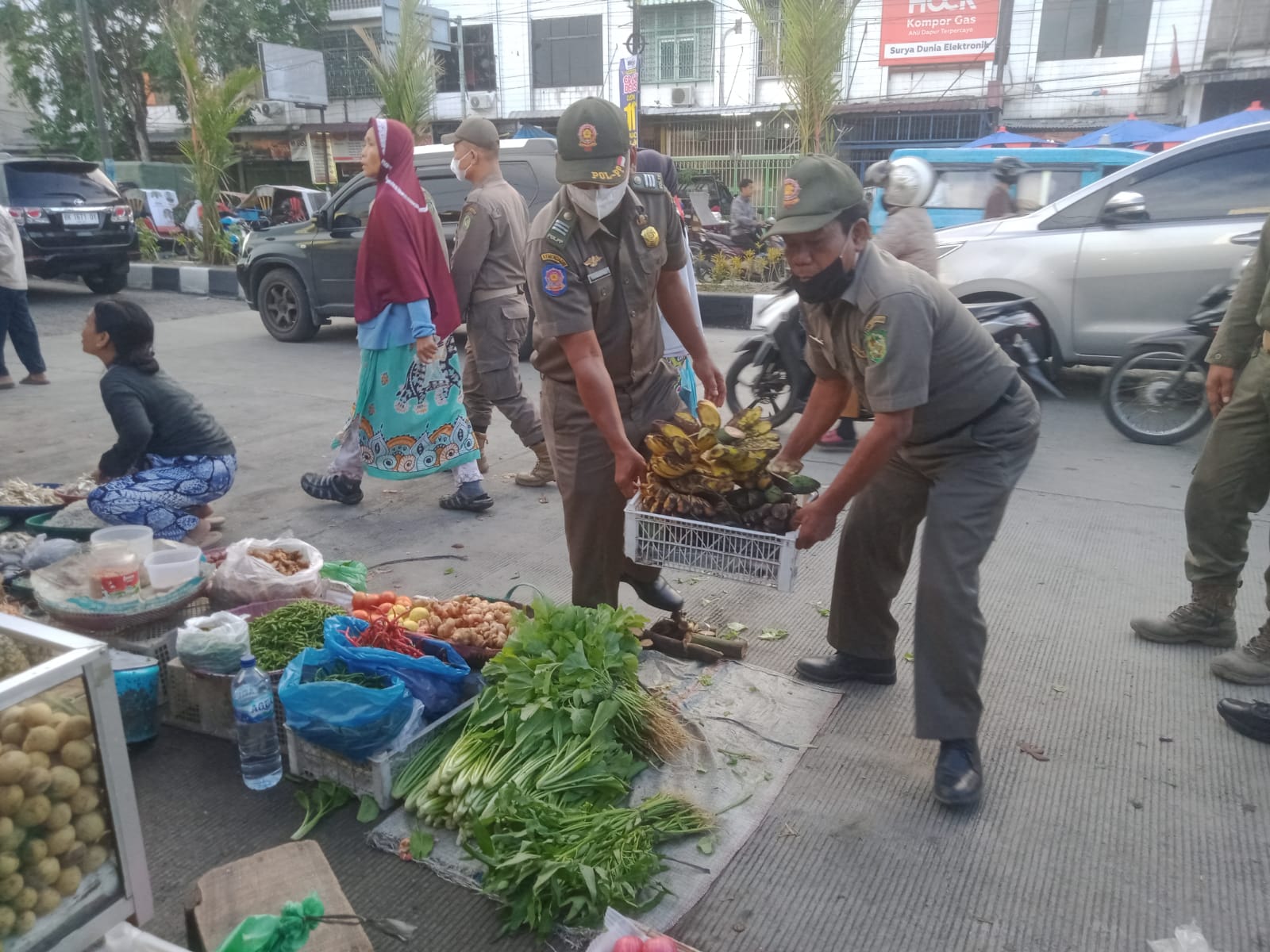 Kegiatan Himbauan dan Penataan PK5 Sekaligus Melakukan Penerapan Protokol Kesehatan 